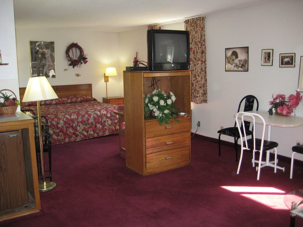 Lake Tree Inn & Suites Marion Exterior foto